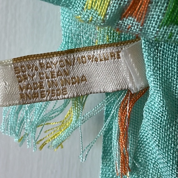 Beautiful Spring/Summer Lightweight Scarf - Picture 4 of 6